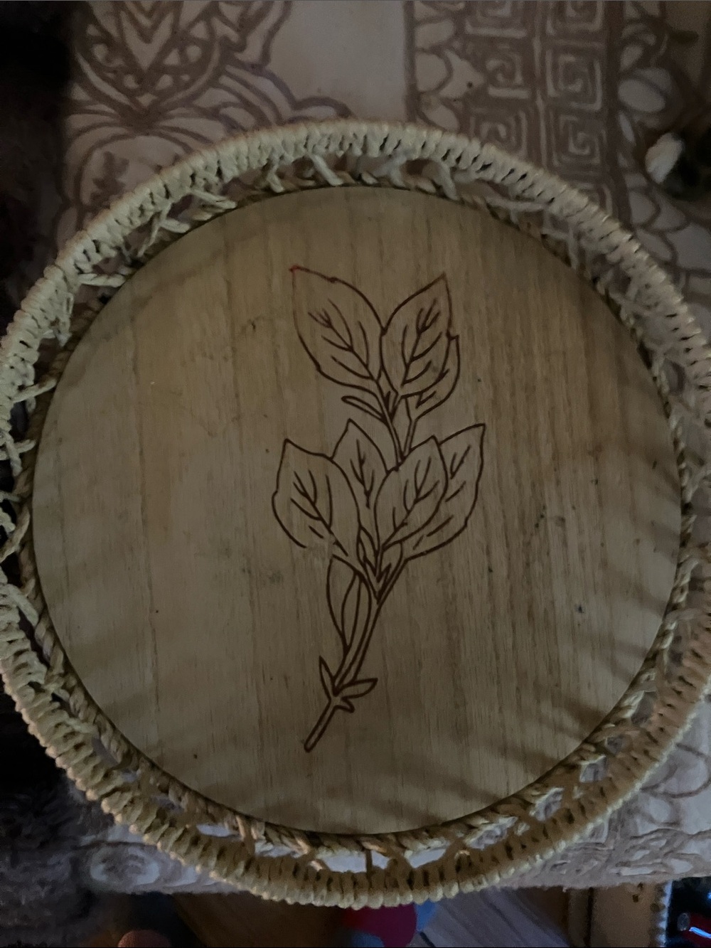 Natural Wood Round Tray with Leaf Engraving - Cream